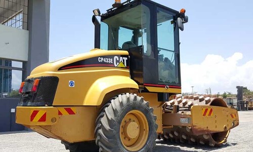 Аренда грунтового катка Caterpillar CP433E