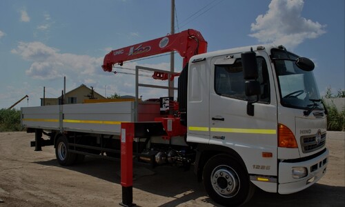 Аренда манипулятора КМУ UNIC URV500 на шасси Hino