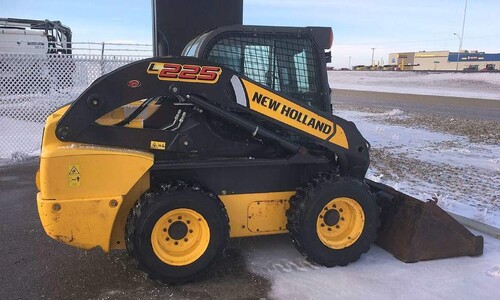 Минипогрузчик New Holland L225